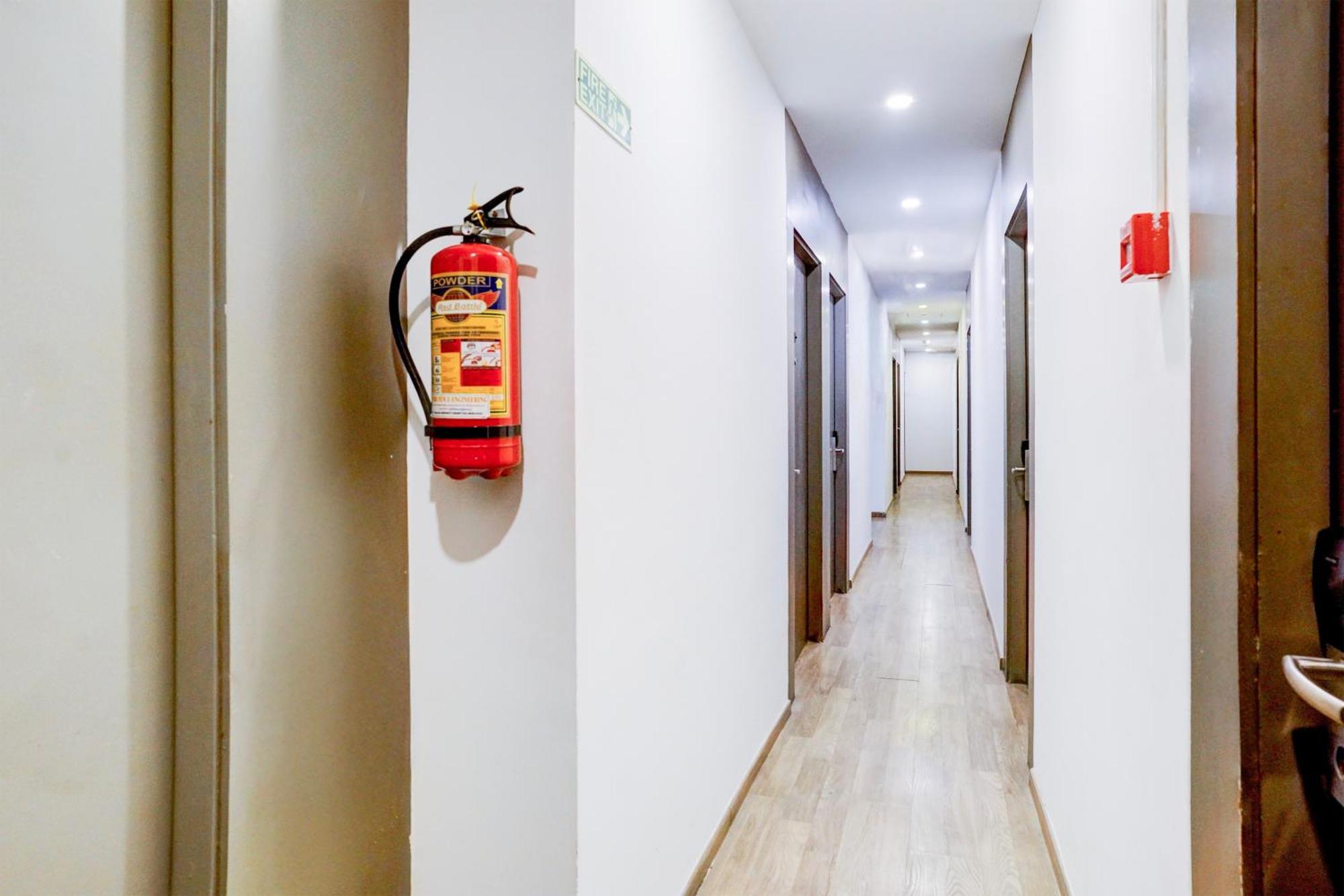 Townhouse Khar The Habitat Otel Mumbai Dış mekan fotoğraf