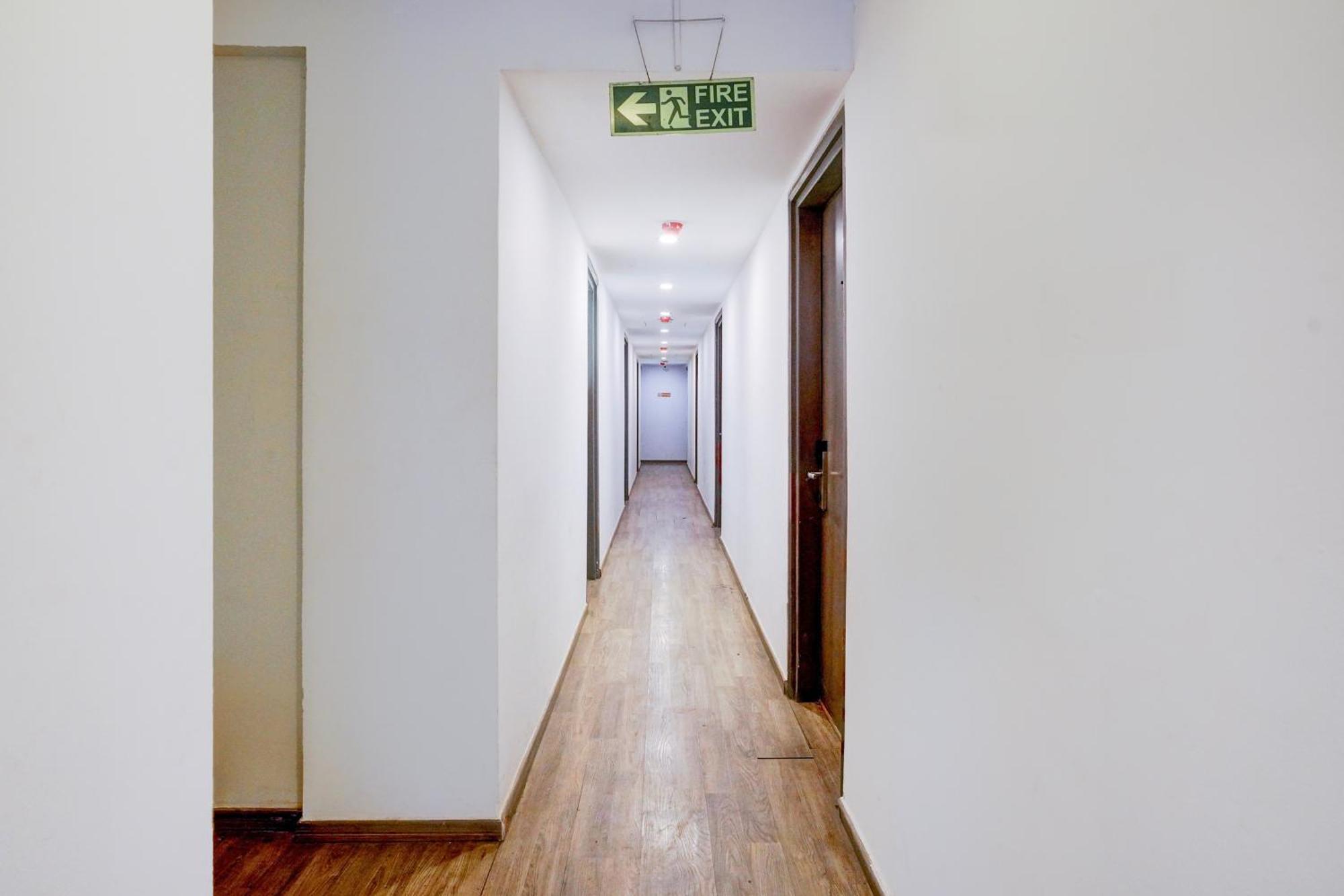 Townhouse Khar The Habitat Otel Mumbai Dış mekan fotoğraf